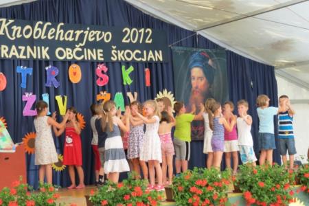 KNOBLEHARJEVO 2012- Otroški živ žav 30